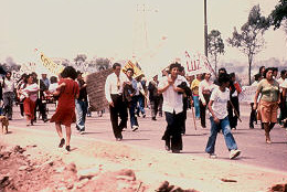 Manifestacion publica en contra del desalojo Distrito del Agustino Lima Peru
Cehap CIPUR 1981 

Palabras clave: DESALOJO LIMA PERU