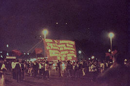 Manifestacion publica en contra del desalojo Distrito del Agustino Lima Peru
Cehap CIPUR 1981 

Palabras clave: DESALOJO LIMA PERU