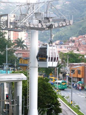 Cabina Metrocable partiendo de la estacion San Javier
SENIA SALAZAR MALDONADO 2008
Palabras clave: METRO CABLE SAN JAVIER CABINAS