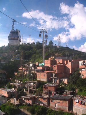 Recorrido metrocable hacia la estacion Vallejuelos
SENIA SALAZAR MALDONADO 2008
Palabras clave: ESTACIONES METROCABLE RECORRIDO