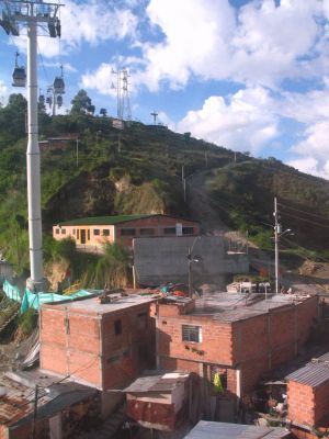 Recorrido hacia la estacion Vallejuelos
SENIA SALAZAR MALDONADO 2008
Palabras clave: ESTACIONES METROCABLE