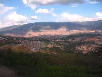 Panoramica Medellin carretera 
SENIA SALAZAR MALDONADO 2008

Palabras clave: MEDELLIN METROCABLE PANORAMICAS