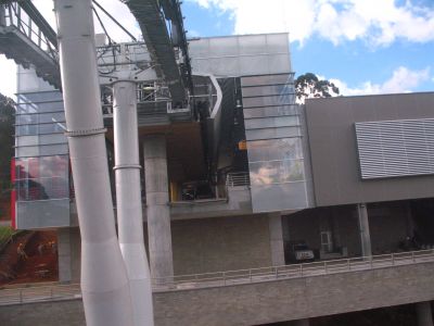 Afueras de la Estacion  Aurora del metrocable de Pajarito
SENIA SALAZAR MALDONADO 2008
Palabras clave: METROCABLE PAJARITO