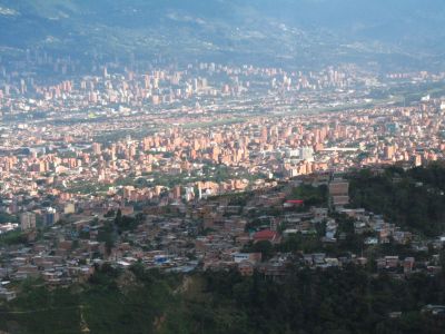 Panoramica de Medellin desde la estacion Aurora del Metrocable de Pajarito
SENIA SALAZAR MALDONADO 2008
Palabras clave: PANORAMICAS MEDELLIN METROCABLE
