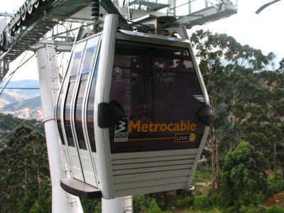 Cabina metrocable  Linea J
SENIA SALAZAR MALDONADO 2008
Palabras clave: METROCABLE PAJARITO