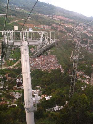 Descenso metrocable pajarito 
SENIA SALAZAR MALDONADO 2008
Palabras clave: METROCABLE PAJARITO
