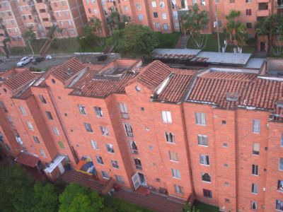 Zona residencial con influencia de metrocable linea j
SENIA SALAZAR MALDONADO 2008
Palabras clave: VIVIENDA EN ALTURA MEDELLIN METROCABLE PAJARITO