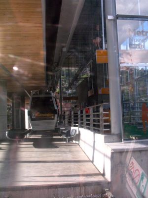 Cabina metro cable arribando en estacion
SENIA SALAZAR MALDONADO 2008
Palabras clave: METROCABLE PAJARITO