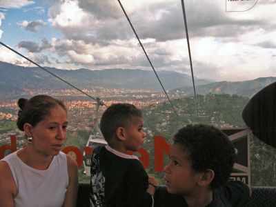 Pasajeros cabina metrocable pajarito 
SENIA SALAZAR MALDONADO 2008
Palabras clave: PASAJEROS METROCABLE PAJARITO