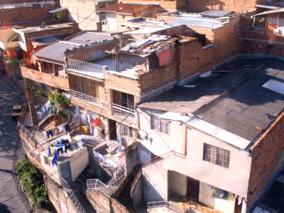 Viviendas barrio la Pradera vistas desde cabina metro cable pajarito
SENIA SALAZAR MALDONADO 2008
Palabras clave: METROCABLE PAJARITO LA PRADERA BARRIO