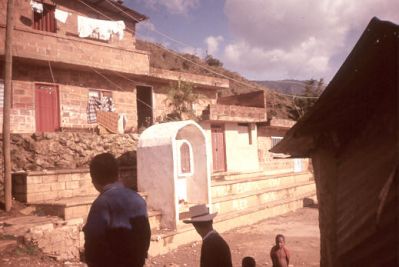 Viviendas en zona de ladera, Cerro Pan de Azúcar
CEHAP, 1996
Palabras clave: PAN DE Azucar MEDELLIN