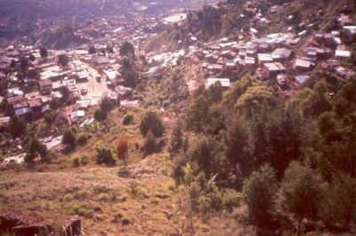 Panorámica de viviendas construidas en los escarpes del Cerro Pan de Azúcar
CEHAP, 1996
Palabras clave: ZONAS DE RIESGO PAN DE Azucar
