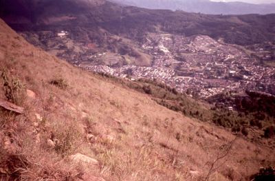 Panorámica de barrios aledaños al Cerro Pan de Azúcar
CEHAP, 1996
Palabras clave: PAN DE Azucar