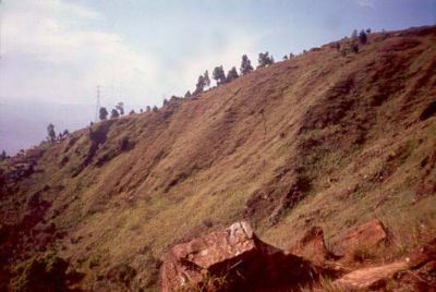 Zona con pendientes fuertes a escarpadas, Cerro Pan de Azúcar
CEHAP, 1996
Palabras clave: PAN DE Azucar