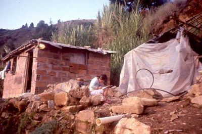 Viviendas en zona pendiente con peligro de deslizamiento, Cerro Pan de Azúcar
CEHAP, 1996
Palabras clave: ZONAS DE RIESGO PAN DE Azucar