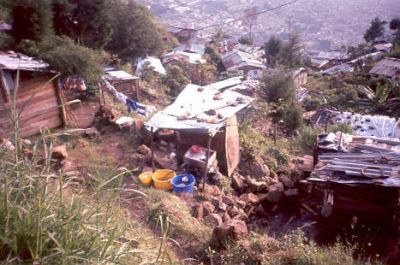 Viviendas en zona pendiente con peligro de deslizamiento, Cerro Pan de Azúcar
CEHAP, 1996
Palabras clave: PAN DE Azucar