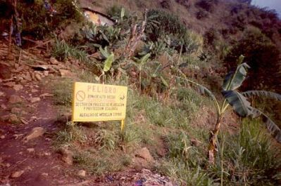 Aviso de la Alcaldia de Medellin sobre Zona no apta para vivienda en el Cerro Pan de Azucar
CEHAP, 1996
Palabras clave: ZONAS DE RIESGO PAN DE AZUCAR