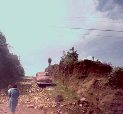 Vía de acceso a zonas aledañas al Cerro Pan de Azúcar
CEHAP, 1996
Palabras clave: PAN DE Azucar