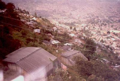 Panorámica de viviendas construidas en los escarpes del Cerro Pan de Azúcar
CEHAP, 1996
Palabras clave: ZONAS DE RIESGO PAN DE Azucar
