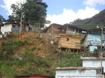 Casas de la comunidad de desplazados Pinares de Oriente
CEHAP, 2009
Palabras clave: PINARES DE ORIENTE VIVIENDA