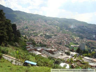 Panoramica desde la comuna 8
CEHAP, 2009
Palabras clave: PINARES DE ORIENTE