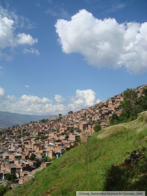 Vista global de la comuna 8
CEHAP, 2009
Palabras clave: PINARES DE ORIENTE