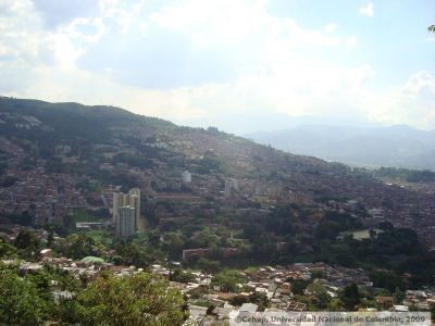Vista global de la comuna centro-oriental de Medellin
CEHAP, 2009
Palabras clave: PINARES DE ORIENTE