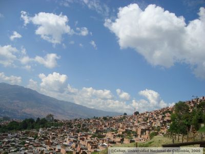 Panoramica de la comuna 8
CEHAP, 2009
Palabras clave: PINARES DE ORIENTE