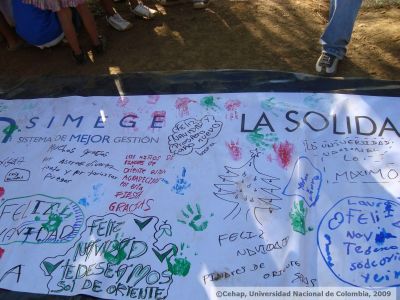 Pancarta hecha por los niños de Pinares de Oriente
CEHAP, 2009
Palabras clave: PINARES DE ORIENTE