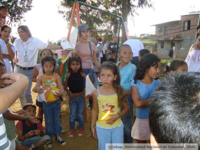 Actividades ludicas en la Jornada de solidaridad con la comunidad Pinares de Oriente
CEHAP, 2009
Palabras clave: PINARES DE ORIENTE