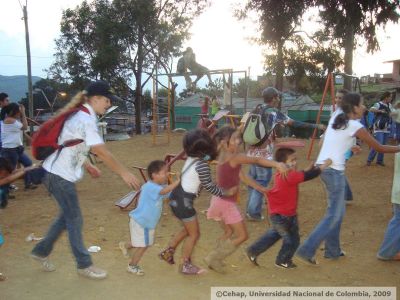 Jugando con los niños de Pinares de Oriente
CEHAP, 2009
Palabras clave: PINARES DE ORIENTE