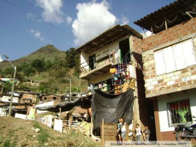 Viviendas de desplazados de la comunidad Pinares de Oriente
CEHAP, 2009
Palabras clave: PINARES DE ORIENTE