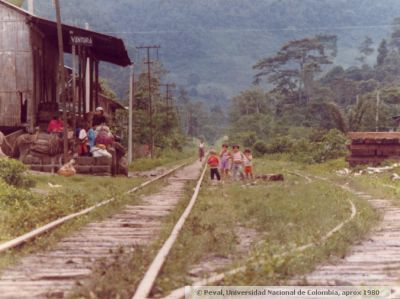 Con buen criterio, se reservaron areas para el equipamento esencial: Plazas, Escuelas, Sub-centro de salud, etc.
PEVAL, APROX 1980
Palabras clave: VENTURA PROVINCIA CAÑAR ECUADOR