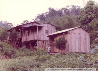 Algunas viviendas del asentamiento, cuya expresion formal les caracteriza en la zona
PEVAL, APROX 1980
Palabras clave: VENTURA PROVINCIA CAÑAR ECUADOR