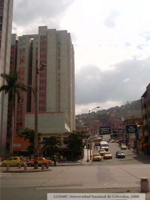 Torres de San Sebastian desde la avenida Oriental
CEHAP 2006
Palabras clave: SECTOR SAN LORENZO MEDELLIN