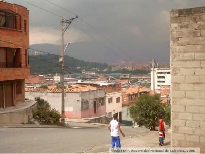 Panoramica desde el sector San Lorenzo, al fondo el cerro Nutibara
CEHAP 2006
Palabras clave: BARRIO SAN LORENZO MEDELLIN