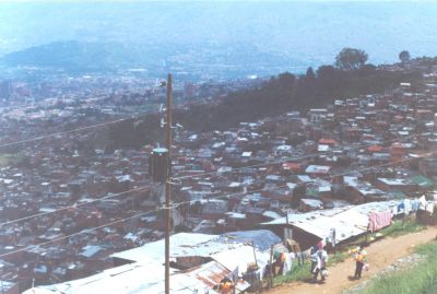 Panoramica de barrio
CEHAP 2000
Palabras clave: BARRIOS