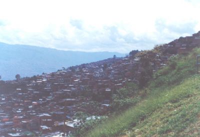 Panoramica de barrio
CEHAP 2000
Palabras clave: BARRIOS
