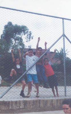 Niños en cancha de su barrio
CEHAP 2000
Palabras clave: PARQUES