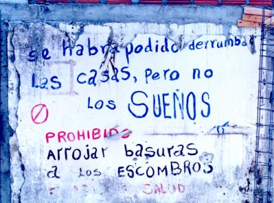 Graffiti en zona de desastre
CEHAP
Palabras clave: INTERVENCIONES ZONAS DE DESASTRES