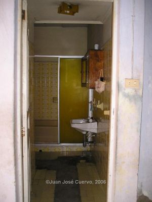 Baño de Inquilinato en Medellin
JUAN JOSE CUERVO
2006
Palabras clave: TESIS INQUILINATOS NIQUITAO