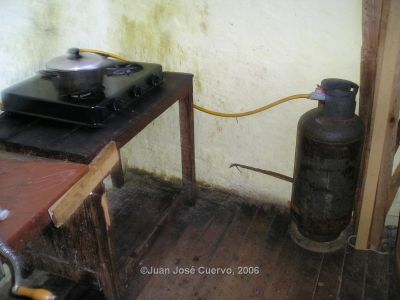Fogon de Gas en Inquilinato de Medellin
JUAN JOSE CUERVO
2006
Palabras clave: TESIS INQUILINATOS NIQUITAO