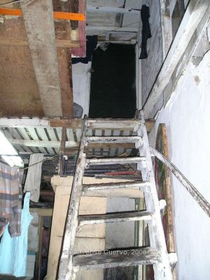 Escalera de madera como acceso a Inquilinato de Medellin
JUAN JOSE CUERVO
2006
Palabras clave: TESIS INQUILINATOS NIQUITAO
