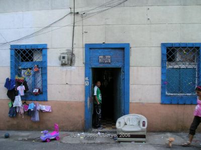 Fachada principal de Inquilinato de Niquitao, Medellin
JUAN JOSE CUERVO
2006
Palabras clave: TESIS INQUILINATOS NIQUITAO