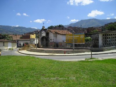 Acceso del Cementerio San Lorenzo de Medellin
JUAN JOSE CUERVO
2006
Palabras clave: CEMENTERIO