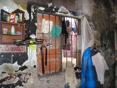Ventana de Habitacion de Inquilinato en Medellin
JUAN JOSE CUERVO
2006
Palabras clave: TESIS INQUILINATOS NIQUITAO