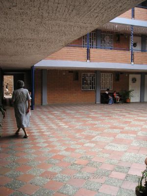 Edificio San Vicente, solucion de vivienda de interes social de Corvide, Medellin 
JUAN JOSE CUERVO
2006
Palabras clave: VIS PROGRAMAS DE VIVIENDA VIVIENDA COMPARTIDA