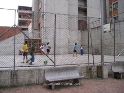 Espacios recreativos (cancha de futbol ) en Torres de San Sebastian
JUAN JOSE CUERVO
2006
Palabras clave: VIVIENDA INTERES SOCIAL EQUIPAMIENTO COMUNITARIO