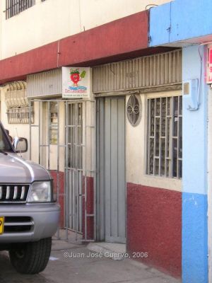 Fachada de Inquilinato
JUAN JOSE CUERVO
2006
Palabras clave: TESIS INQUILINATOS NIQUITAO