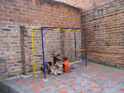Zona comun (zona de juegos) de Vivienda de Interes Social Edificio San Vicente, Medellin
JUAN JOSE CUERVO
2006
Palabras clave: VIVIENDA INTERES SOCIAL HABITABILIDAD